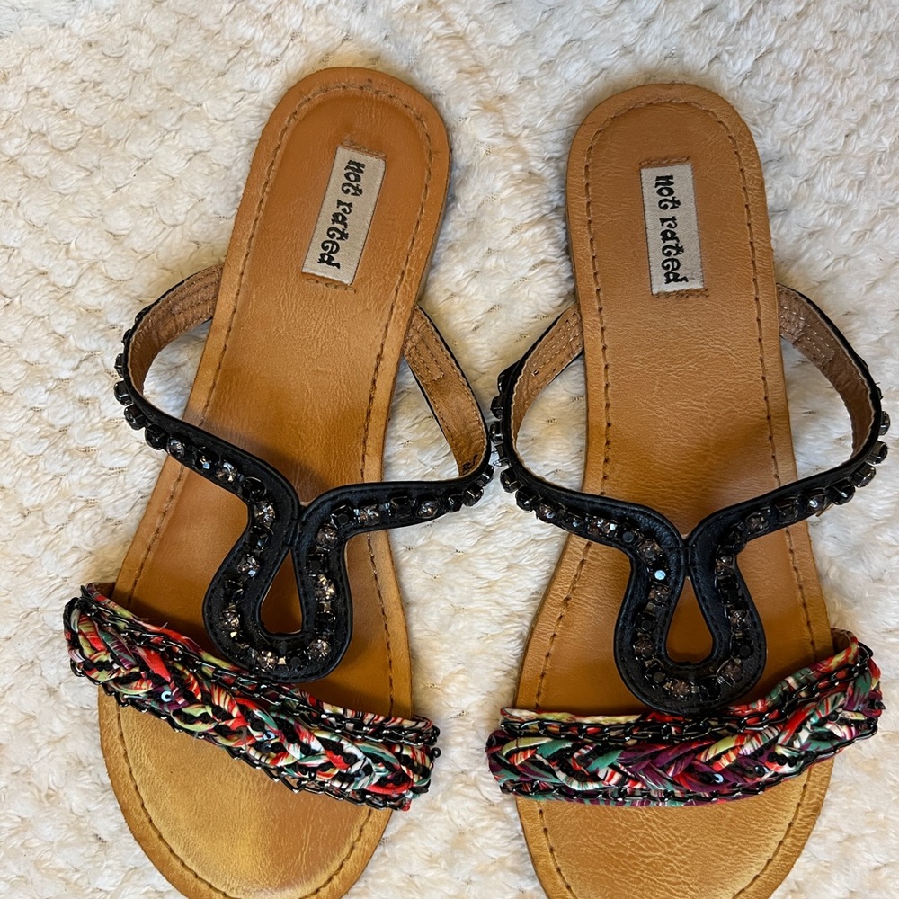 No rated flat sandals